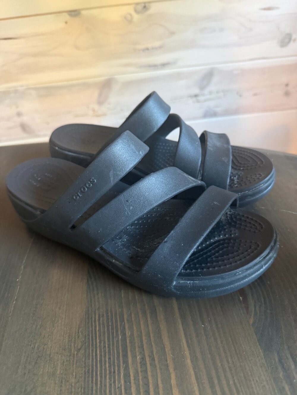 Crocs Women's Getaway Strappy Sandals Black size 9 Comfort Vacation Everyday